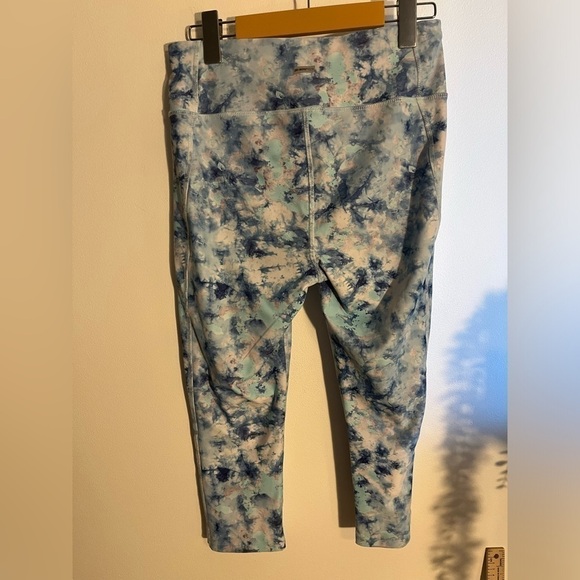 Blue Multi Medium Pattern Capris Leggings Athletic Works Pattern Abstract - Picture 3 of 6